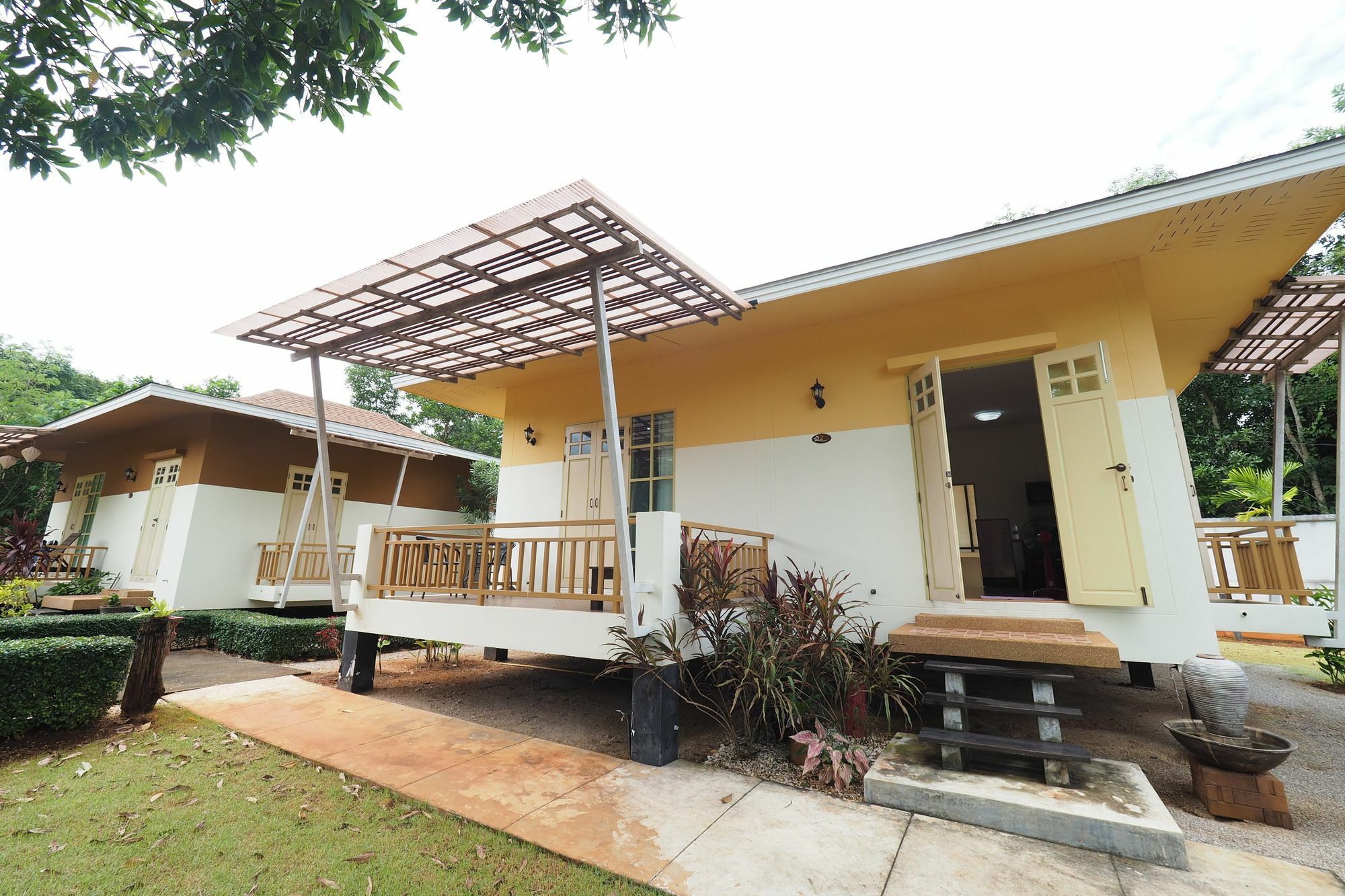 N.T. Home Ban Thung  Buitenkant foto